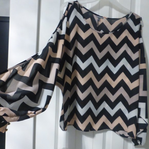 CHARLOTTE RUSSE flutter sleeve cold shoulder chevron stripes blouse - Picture 11 of 11
